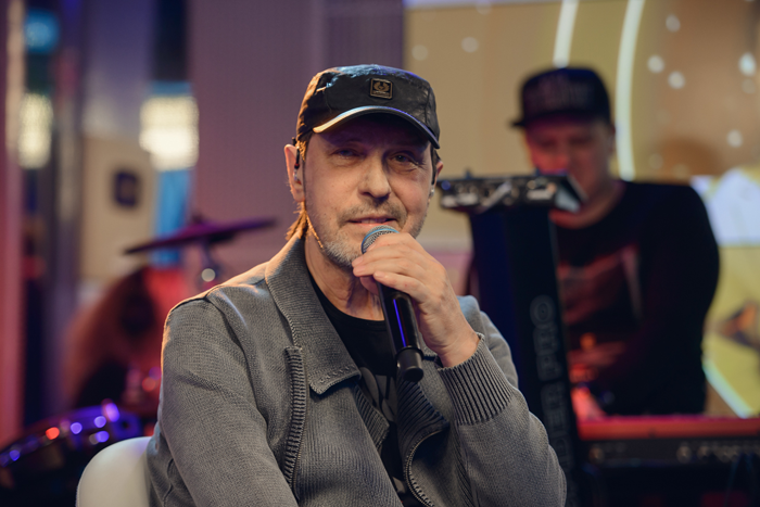 «Президент в мире музыки»: Николай Носков выступил с живым концертом в радиоэфире