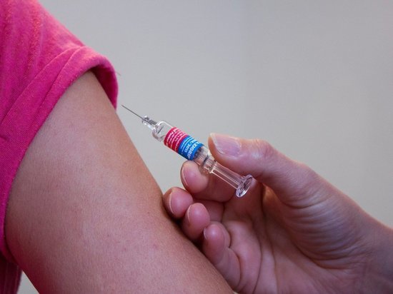 Большинство заразившихся штаммом «Омикрон» россиян были вакцинированы