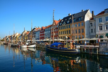 Дания вводит новые ограничения из-за «омикрона»