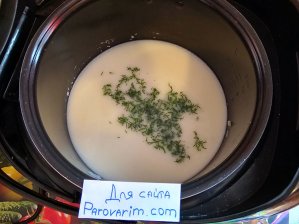 В готовый суп добавьте зелень (укроп, лук)