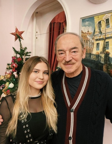 Внучку Боярского осудили за новую фотосессию